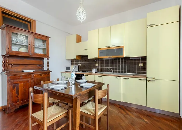 Hostdomus - Altrove * Villanova d'Albenga